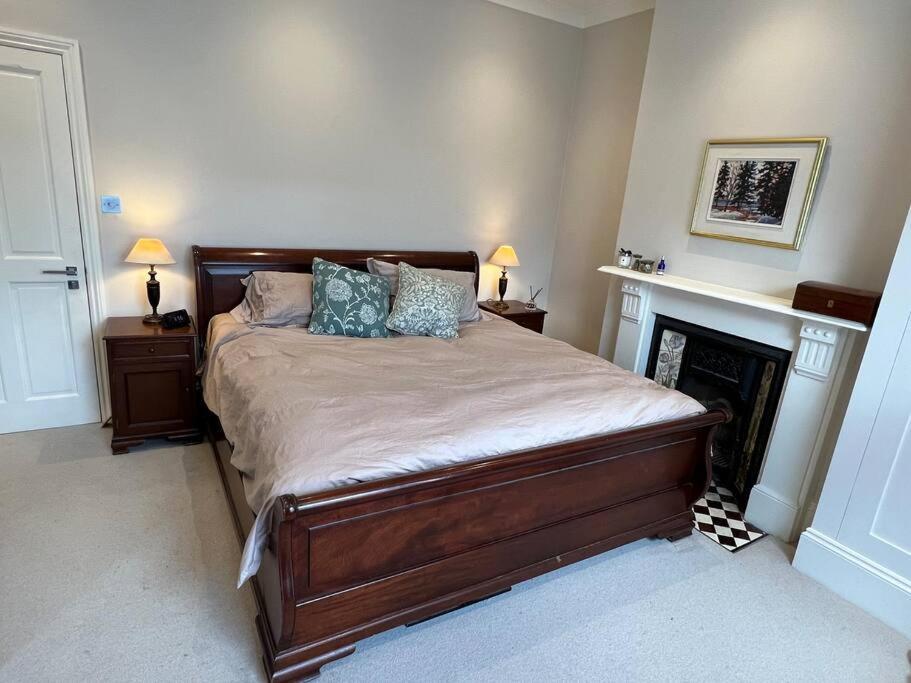 Four Bedroom Modern Victorian Wandsworth House Londres Exterior foto