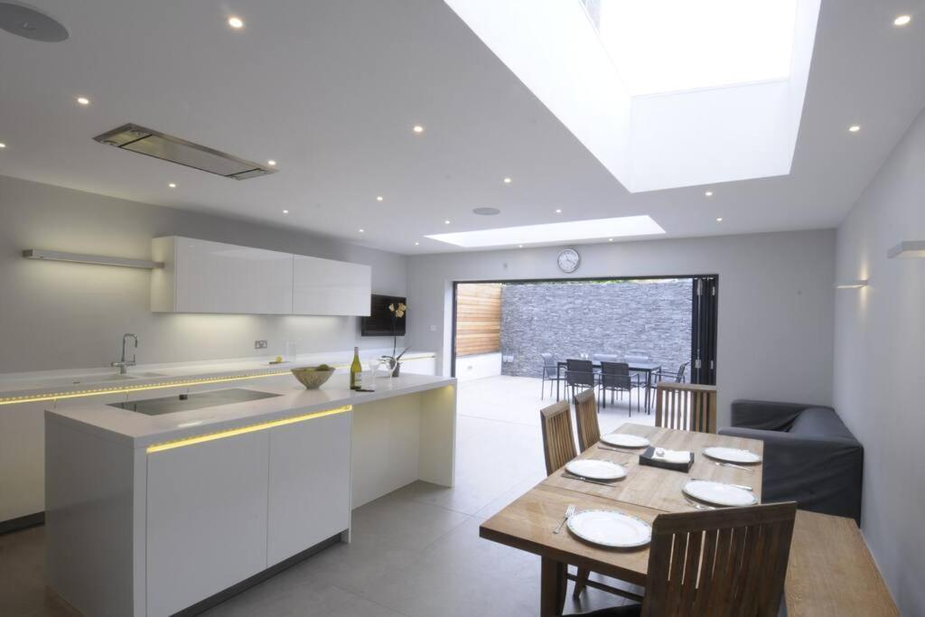 Four Bedroom Modern Victorian Wandsworth House Londres Exterior foto